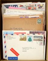 168 db vegyes külföldi küldemény, benne kis és nagyalakú borítékok, néhány magyarral