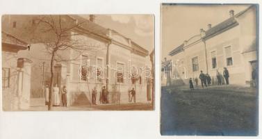Titel - 2 db RÉGI fotó és fotós képeslap: családi ház / 2 pre-1945 photo and photo postcard: family house