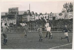 1936 Bucharest, Bukarest, Bucuresti, Bucuresci; Románia - Magyarország 1:2 labdarúgó mérkőzés, focisták a pályán, Omega, Mott, Renault reklám / Romania - Hungary football match, players, advertisements, sport. photo (14,6 x 9,6 cm) (non PC) (fa)