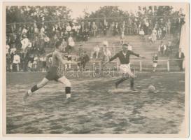 1932 RIPENSIA Temesvár - Unirea Tricolor Bucuresti (Bukarest) 4:1 labdarúgó mérkőzés, focisták a meccs közben, futball / FC Ripensia Timisoara - Unirea Tricolor Bucuresti football match, football players during the match. sport photo (18 x 13 cm)