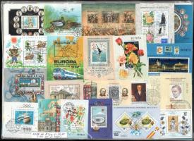 3.700 db bélyeg + 180 db blokk