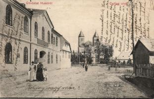 Huszt Csillag street with church