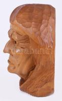 Férfi fej. Faragott fa szobor, m: 19,5 cm