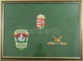 A MK (volt) határőrségének jelképei zöld filcre gépi hímezve egyedi dísztárgyként üvegezett keretben...