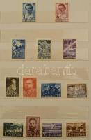 1949 körül Bulgária 47 db bélyeg 3 lapos közepes díszes postai ajándék berakóban