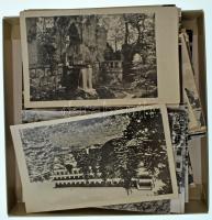 Kb. 100 db MODERN fekete-fehér magyar város képeslap az 50-es, 60-as évekből dobozban (Képzőművészeti Alap) / Cca. 100 MODERN black and white Hungarian town-view postcards from the 50's and 60's in box