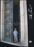 Matits Ferenc: Tóth Sándor szobrász- és éremművész. A szerző, Matits Ferenc (1958- ) művészettörténész, egyetemi tanár által dedikált példány. Bp., 2005, Napkút. Gazdag képanyaggal illusztrálva. Magyar, angol és német nyelven. Kiadói papírkötés.