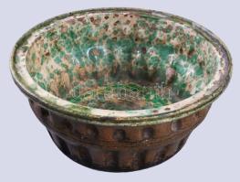 Kuglófsütő. Somogy, 19. sz. utolsó harmada, mázhibával, repedéssel, d: 24 cm