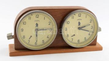 MOM kézi felhúzós sakkóra, egyik fele javításra szorul, 10x24 cm