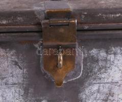 ca 1943 Nagy méretű fém láda birodalmi sas díszítéssel, lelakatolható. 41x20x24 cm