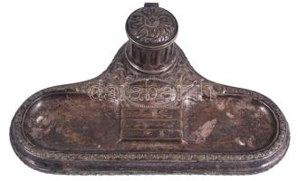 1931 Szecessziós stílusú ezüstözött kalamáris, lepattan üveg betéttel, ajándékozási gravírozással, 28x16 cm