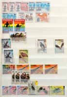 Ruanda-Urundi és Ruanda 764 db bélyeg + 2 db blokk + 3 levél, 16 lapos A4-es berakóban