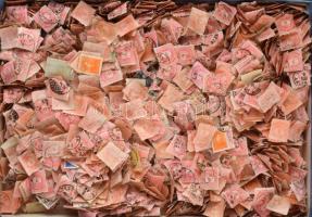 Színesszámú 5kr bélyegek (és kevés egyéb) ömlesztve lapos dobozban. Átnézetlen, böngészhető anyag!