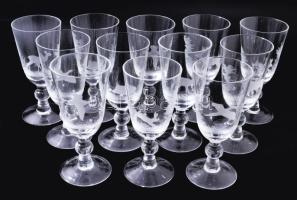 12 személyes csiszolt kristályüveg vadászmintás talpas borospohár garnitúra, hibátlan, m: 14,5 cm, bontatlan.