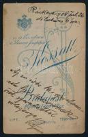 1908 Vőlegény portréja, keményhátú fotó Kossak József budapesti műterméből, hátoldalon feliratozva, ...