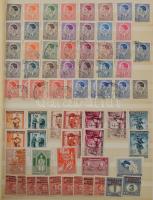 Jugoszlávia készlet, benne több példányos kiadások, 4 db blokk, S.H.S felülnyomás, portók, 16 lapos A4-es berakóban