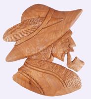 Pipázó férfi fa falidísz, 18x16 cm