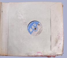 34 darab gramofon lemez, tartókban, kissé ázott