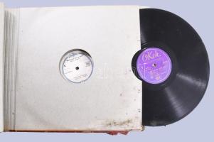 34 darab gramofon lemez, tartókban, kissé ázott