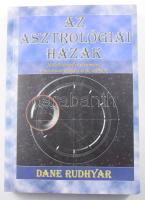 Dane Rudhyar: Az asztrológiai házak. Az egyéni tapasztalás szintjei. Nélkülözhetetlen olvasmány minden asztrológiát tanuló számára. Bp., 2001, Bioenergetic. Kiadói papírkötés.