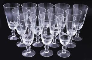 12 személyes csiszolt vadászmintás kristályüveg talpas pohár garnitúra, hibátlan, m: 19 cm, díszdobozban.
