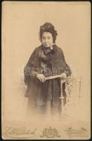 cca 1900 Merényi Lajosné, idős hölgy portréja, keményhátú fotó Elbl és Pietsch budapesti műterméből, 16,5×10,5 cm