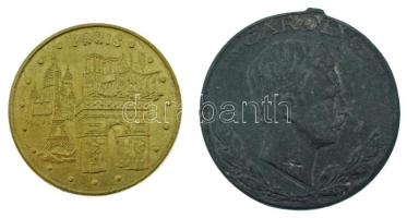 Ausztria 1918. "CAROLVS / LAESO MILITI MCMXVIII" Sebesültek Érme Zn kitüntetés fül nélkül + Franciaország 2007. "Monnaie de Paris" kétoldalas bronz turista emlékérem (34mm) T:AU-VF Austria 1918. "CAROLVS / LAESO MILITI MCMXVIII" Combat Wound Medal Zn whitout ear + France 2007. "Monnaie de Paris" double-sided bronze tourist medallion (34mm) C:AU-VF