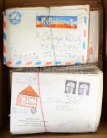 cca 1970-1985 Bélyeggyűjtő hagyatékából származó vegyes levelezés, összesen kb. 300 db