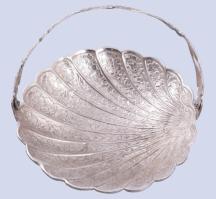 Pávatoll mintás fém kínáló, d: 19 cm