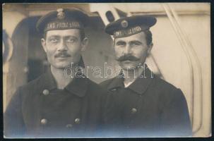 cca 1914 A Cs. és Kir. Haditengerészet SMS Prinz Eugen csatahajójának két matróza, fotólap, 9x14 cm