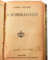 Szekula Jenő: A fekete báró. Regény. Bp.,én.,Athenaeum, 158+2 p. Hozzákötve: Leonid Andrejev: A kormányzó. Bp., én., Athnaeum, 157+3 p. Átkötött félvászon-kötés, kopott borítóval, a gerincen címkével.