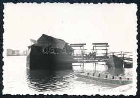 cca 1930-1940 Hajómalom, fotó, 6×9 cm