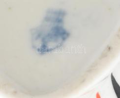 Zsolnay Nádor Judit (1934-2016) terve alapján design váza. Az első szériából, 1960 körül. Kézzel fes...