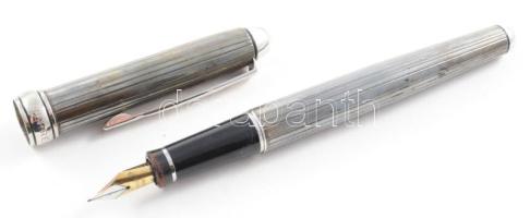 Pierre Balmain töltőtoll jelzett. 15 cm Hozzá bőr tolltartó