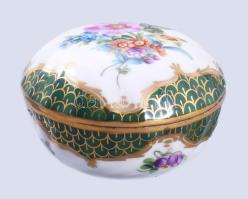 Herendi virágmintás bonbonier, jelzett, sérült, d: 7 cm
