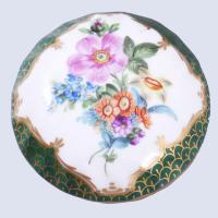 Herendi virágmintás bonbonier, jelzett, sérült, d: 7 cm