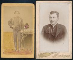cca 1860-1910 Plohn Illés hódmezővásárhelyi műterméből származó 2 db vizitkártya, az egyiken utólagos színezéssel, kissé foltos, 10,5x6,5 cm körül