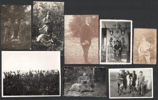 cca 1900-1950 Vadászati témájú fotók, összesen 20 db, vegyes állapotban, 7x4,5 cm és 14x9 cm között