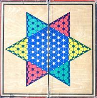 Színes, kétoldalas játéktábla, oldalain a "Kínai dáma" és "Halma" játékokkal. (1...