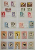 Magyar gyűjtemény az 1950-es évek végétől 1967-ig, benne sorok, kevés blokk, ívszéli és ívsarki értékek is, 32 lapos, A/4-es vászonkötésű berakóban