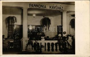 1945 Balatonalmádi, Pannonia kávéház, bár, pincérek és vendégek. Dulovits Jenő felvétele + tábori posta bélyegző