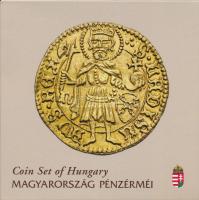 2022. 5Ft-200Ft (6xklf) forgalmi sor + 2024. "Hunyadi János aranyforintja" aranyozott Ag, jelzett utánveret (3,491g/0.999/20mm) dísztokos szettben T:PP