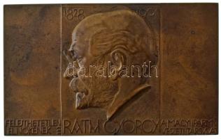 Beck Ötvös Fülöp (1873-1945) ~1905. "Felejthetetlen elnökének - Ráth György 1828-1905 - A Magyar Iparművészeti Társulat / Hit lakta szívét és nagy akarat, minden java a nemzeté maradt" kétoldalas bronz plakett (54x87mm) T:AU Hungary ~1905. "Felejthetetlen elnökének - Ráth György 1828-1905 - A Magyar Iparművészeti Társulat / Hit lakta szívét és nagy akarat, minden java a nemzeté maradt" double-sided bronze plaque. Sign.: Fülöp Beck Ötvös (54x87mm) C:AU HP 872.