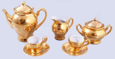 Aranyozott porcelán baba teás készlet (tálca, kanna, kiöntő, cukortartó, 2-2 db csésze és alj), jelz...