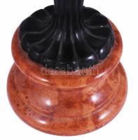 cca 1985 David Fischer "Geisha" szobor. Fémpatinázott kőanyag, vörös márvány talapzaton, j...