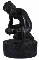 Betlen Gyula (1879 - 1963): Forrásnál. Öntött, patinázott bronz, fekete márvány talapzaton, jelzett: "BETLEN", márványon minimális pattogzással, m: 44 cm /// KIZÁRÓLAG SZEMÉLYES ÁTVÉTEL, NEM POSTÁZZUK! / ONLY PERSONAL COLLECTION AT OUR OFFICE!