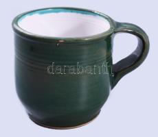 Humoros bögre, benne béka figurával, m: 9,5 cm