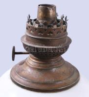 Antik petróleumlámpa, középső része tejüveg, m: 31,5 cm