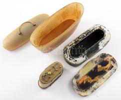 3 darab faragott szaru tárolóedény, sérüléssel, cca 1880-1900, h: 10 cm