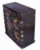 cca 1900, Meji-korszak, Japán, lakkozott fa ékszeres szekrény, sérülésekkel, 30x28 cm
